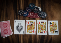 Hvorfor er det mere fordelagtigt at spille på online casinoer end på fysiske casinoer?