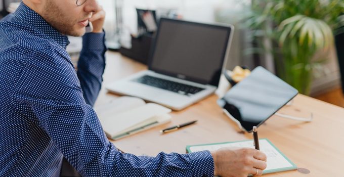 Opsøgende salg: Sådan overvinder du frygten for det kolde opkald